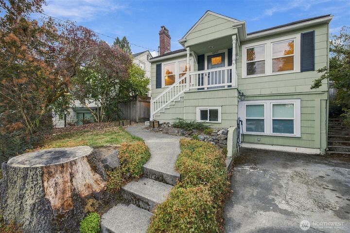 Property Photo:  6043  37th Avenue NE  WA 98115 