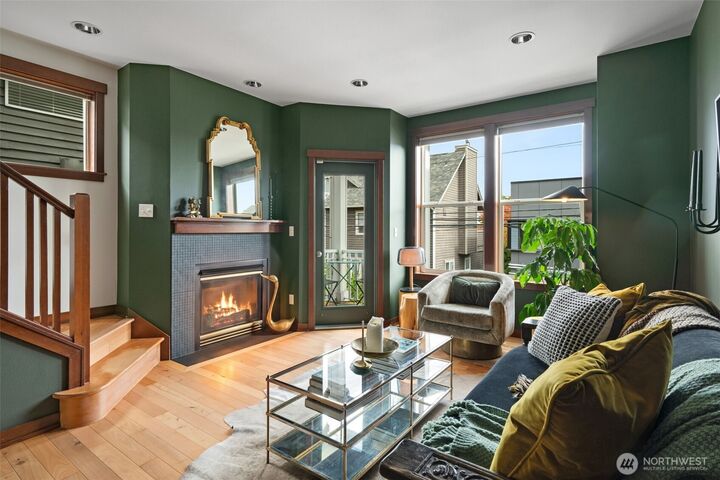 Property Photo: 1420 18th Avenue C WA 98122