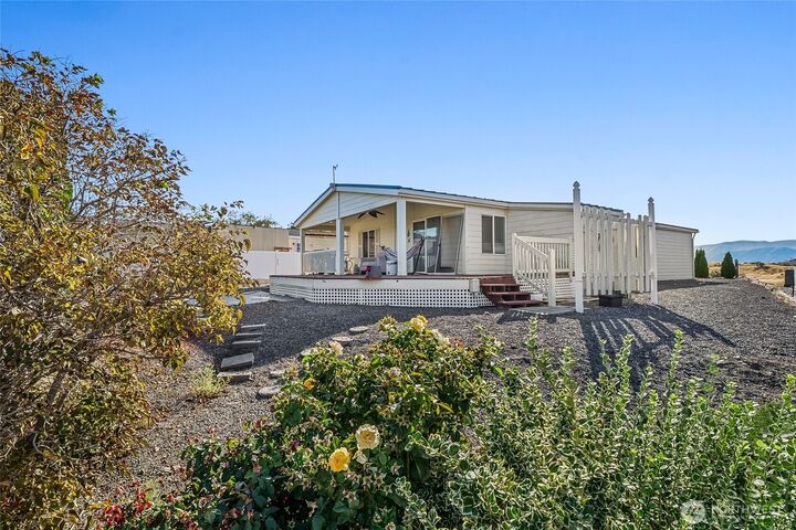 Property Photo:  514 SW Autumn Loop  WA 99349 