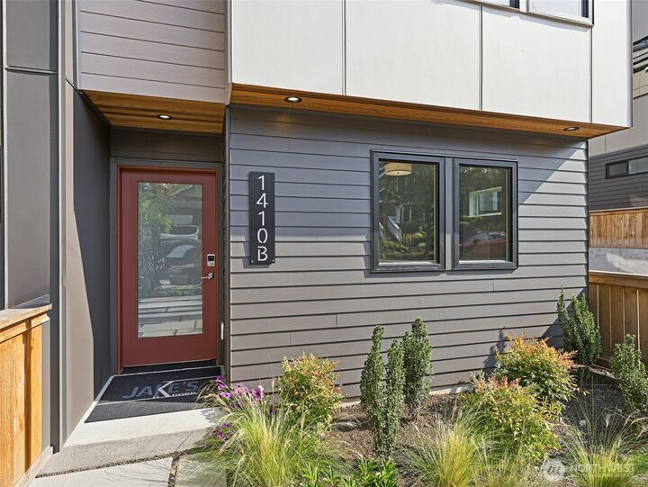 Property Photo:  1410 N 47th Street B  WA 98103 
