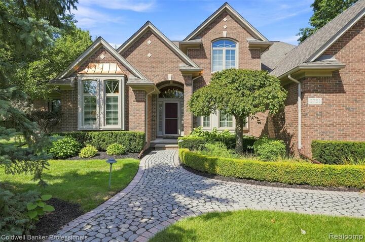 Property Photo:  3751 Lake Forest Drive  MI 48314 