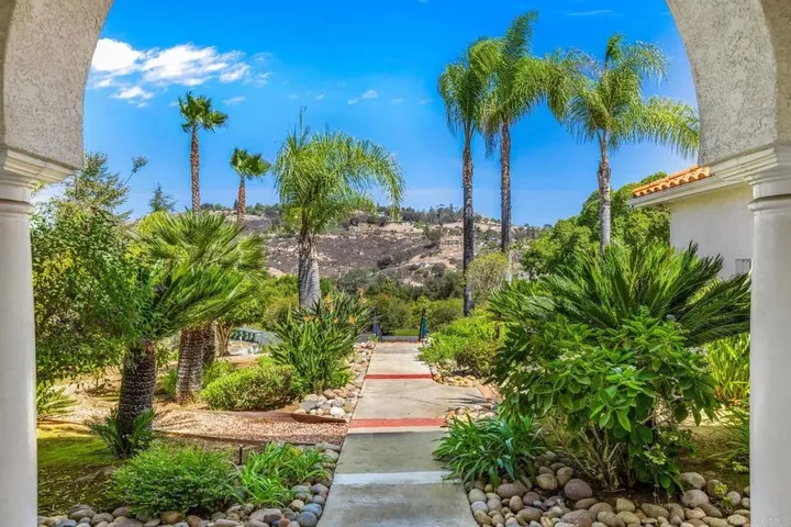Property Photo:  13885 Honnell Way  CA 91935 
