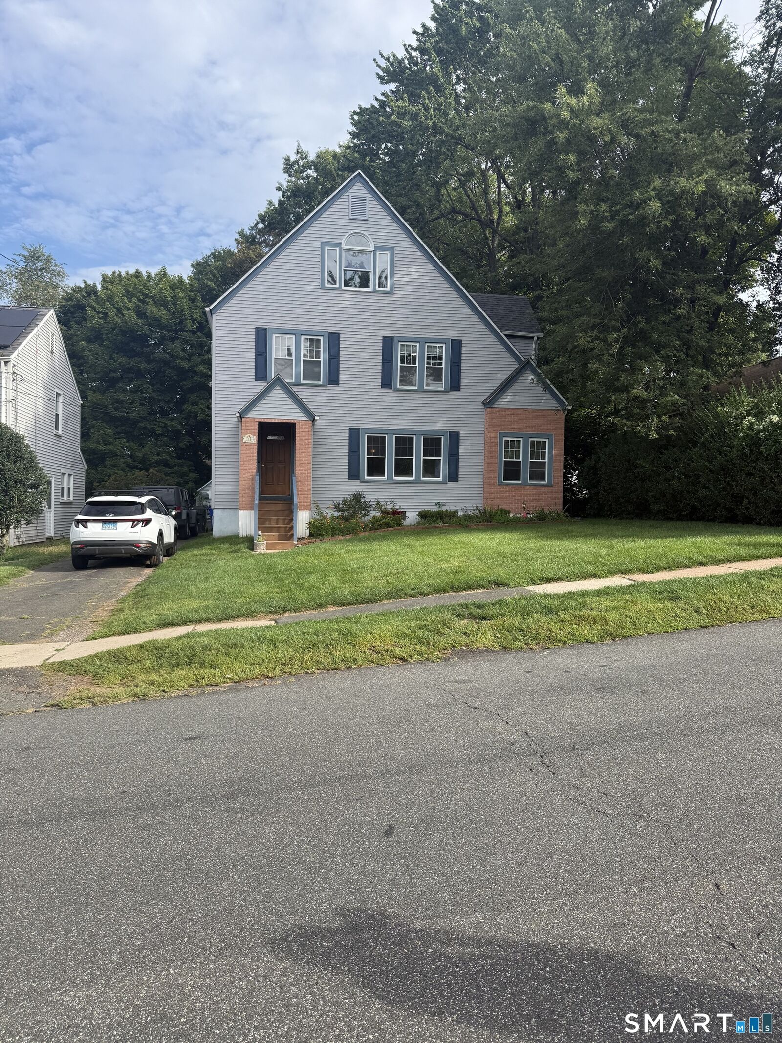 Property Photo:  11 Dix Road  CT 06109 