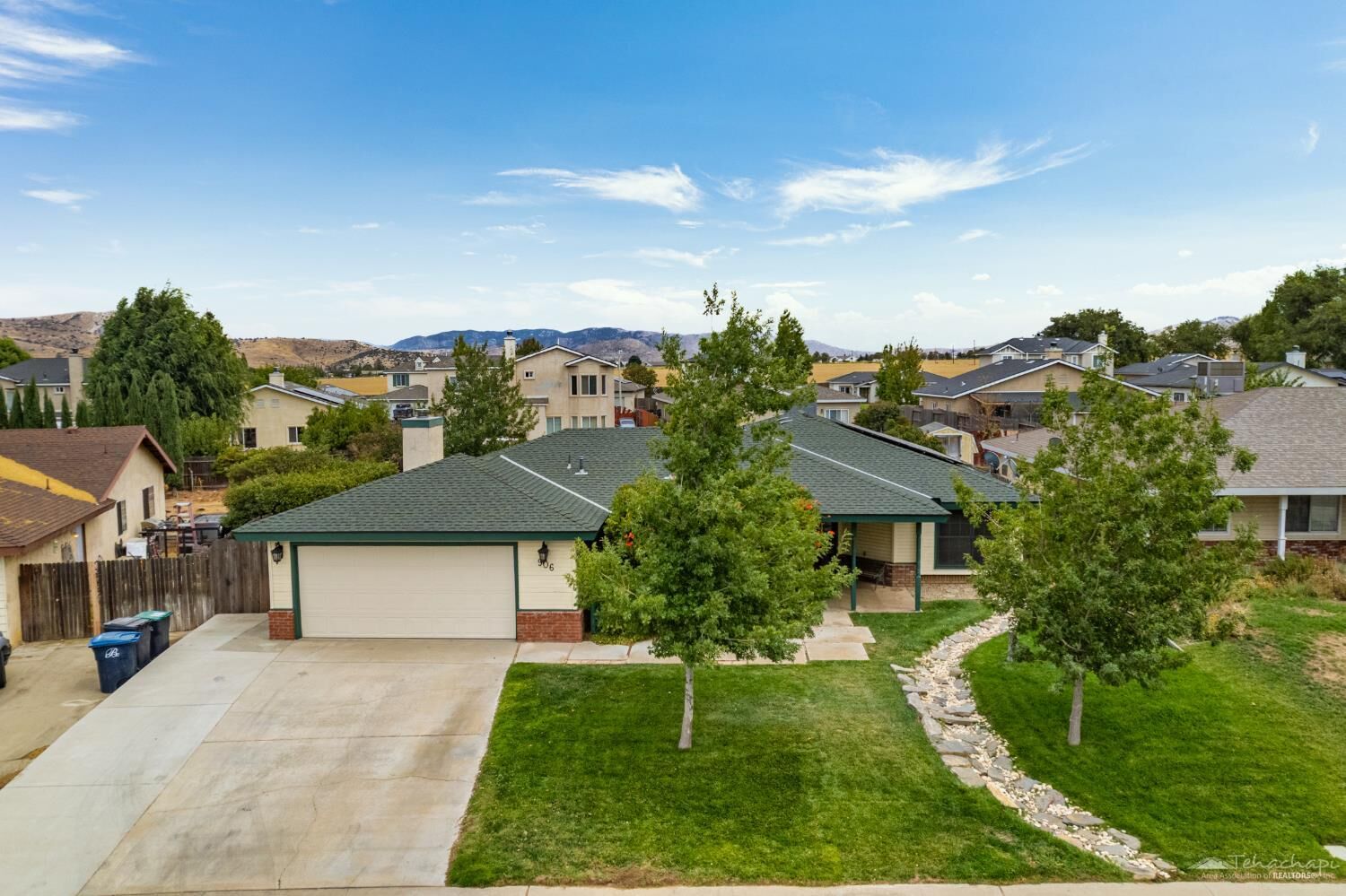 Property Photo:  906 Green Street  CA 93561 