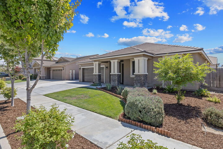 Property Photo:  4333 W Lark Avenue  CA 93291 