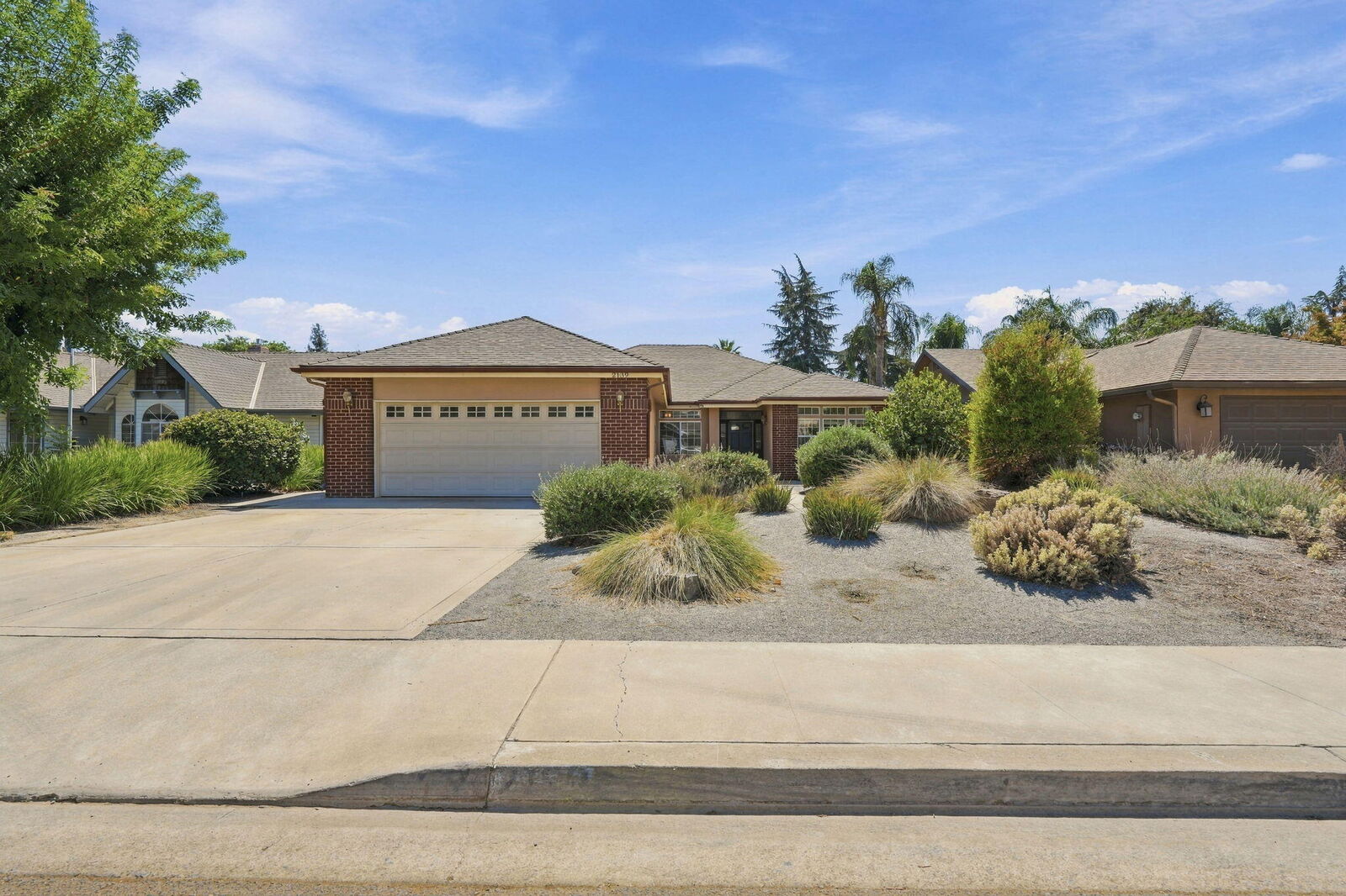 Property Photo:  2139 E Kaweah Court  CA 93292 