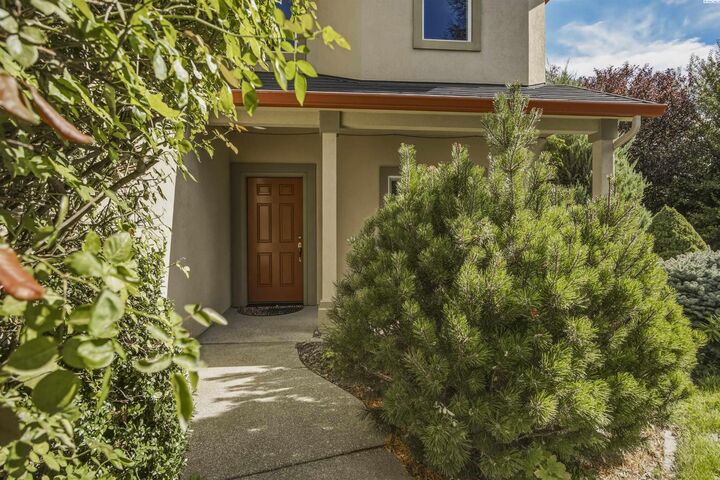 Property Photo: 522 Charbonneau Drive WA 99352