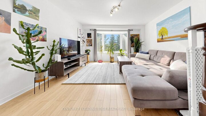 Property Photo:  152 Bartley Drive  ON M4A 1C5 