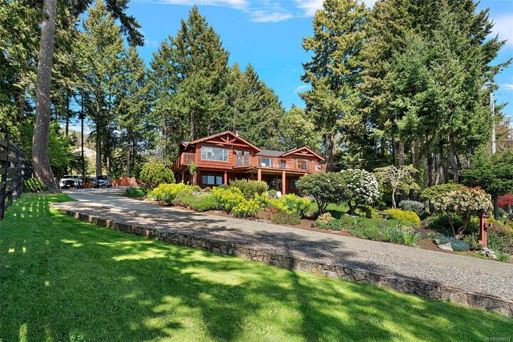 Property Photo: 539 Bayview Pl BC V9L 5X7