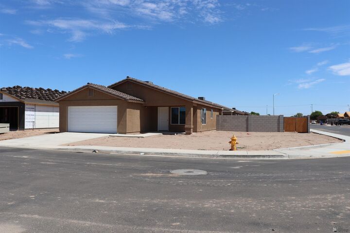 Property Photo: 1446 S San Joaquin AZ 85350