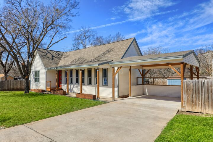Property Photo:  1704 Webberville Road  TX 78721 
