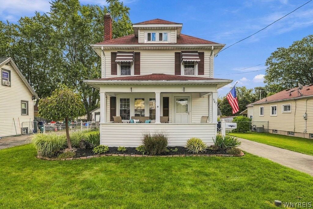 Property Photo:  907 90th Street  NY 14304 