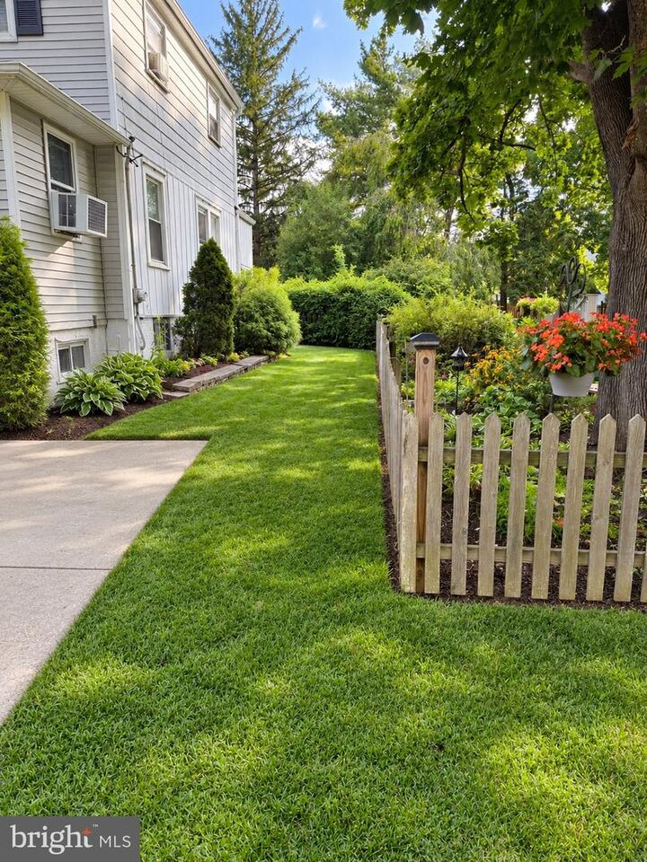 Property Photo:  17 Old New Road  NJ 08852 