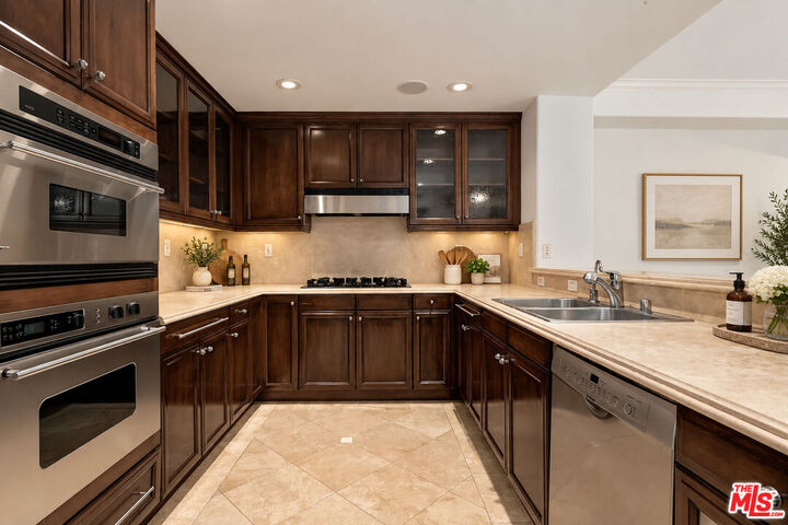 Property Photo:  10795 Wilshire Blvd, Unit 101  CA 90024 