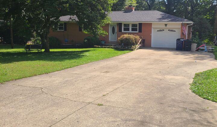 Property Photo: 29 Brentwood NE Drive OH 43055