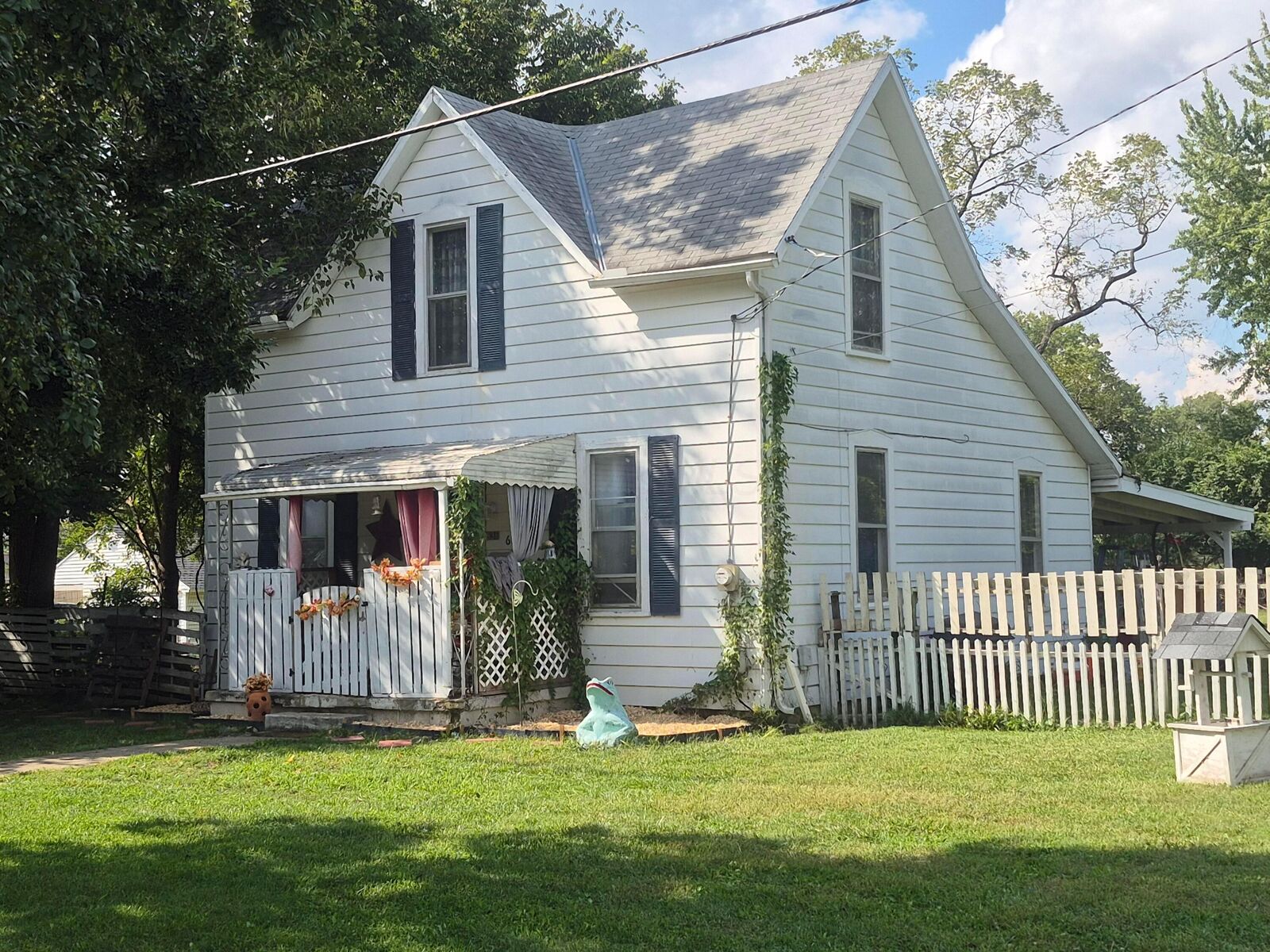 Property Photo:  636 W Market Street  OH 43160 