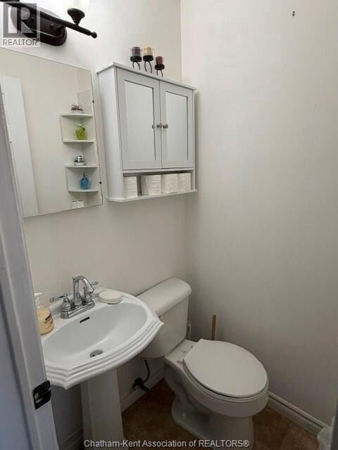 Property Photo:  42 Orchard Place  ON N7M 1A6 