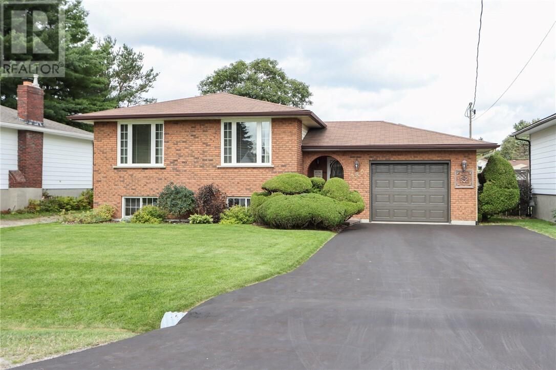 Property Photo:  980 Raymond Street  ON P3P 1S2 