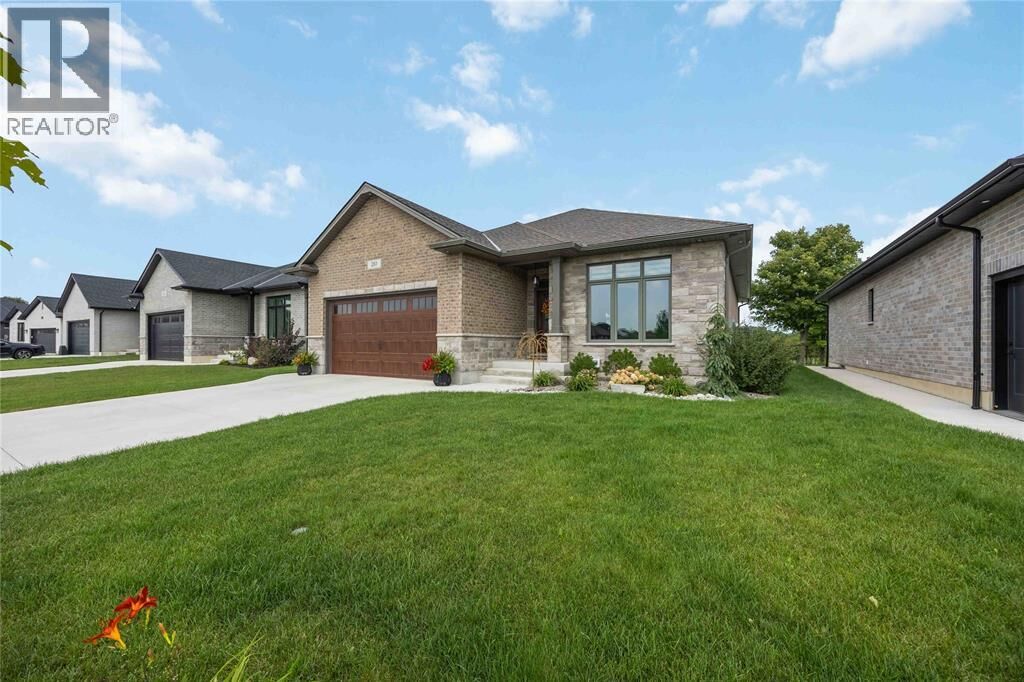 Property Photo: 231 Nicholas Street ON N7W 0B6