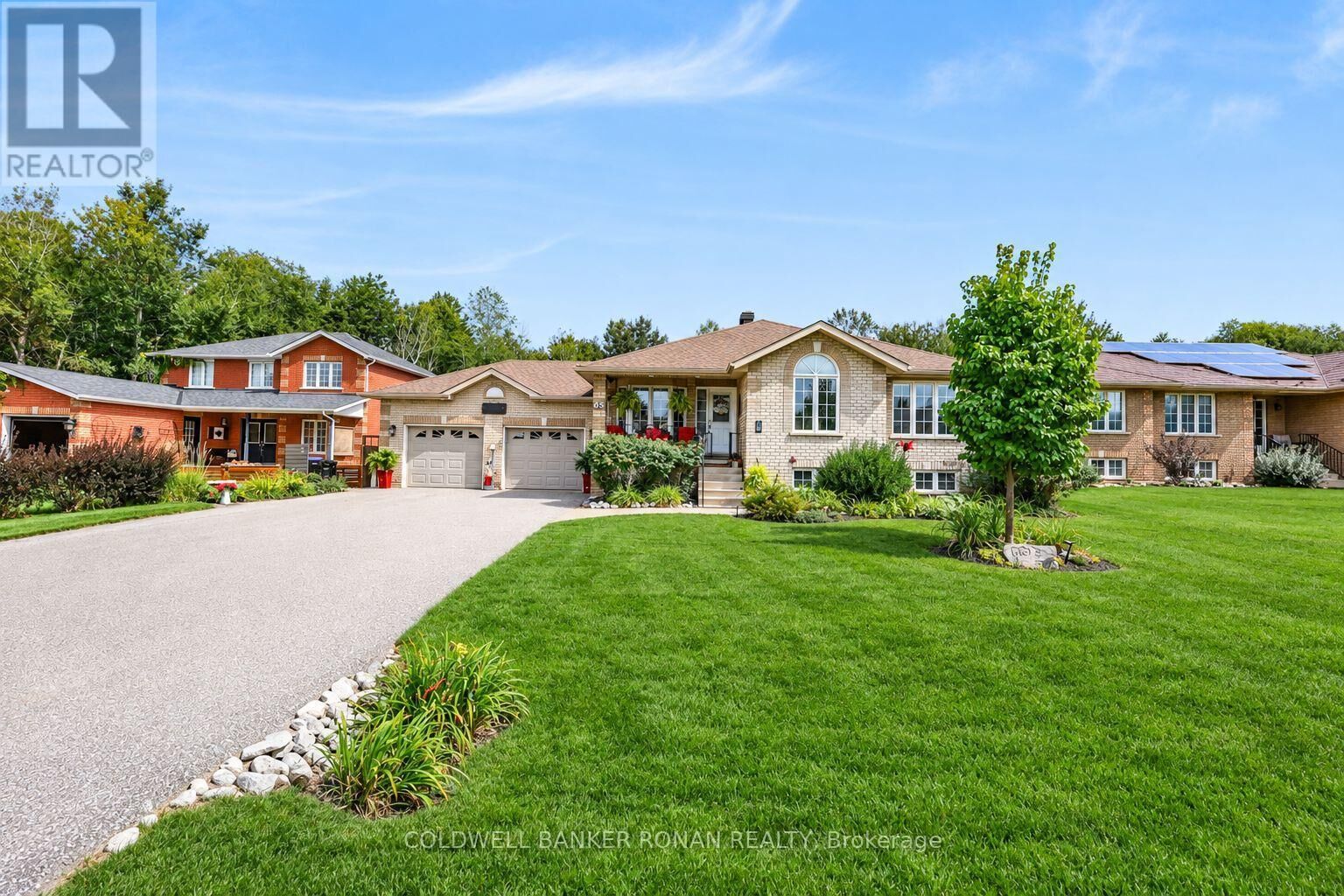 Property Photo:  65 Burbank Circle  ON L0M 1J0 