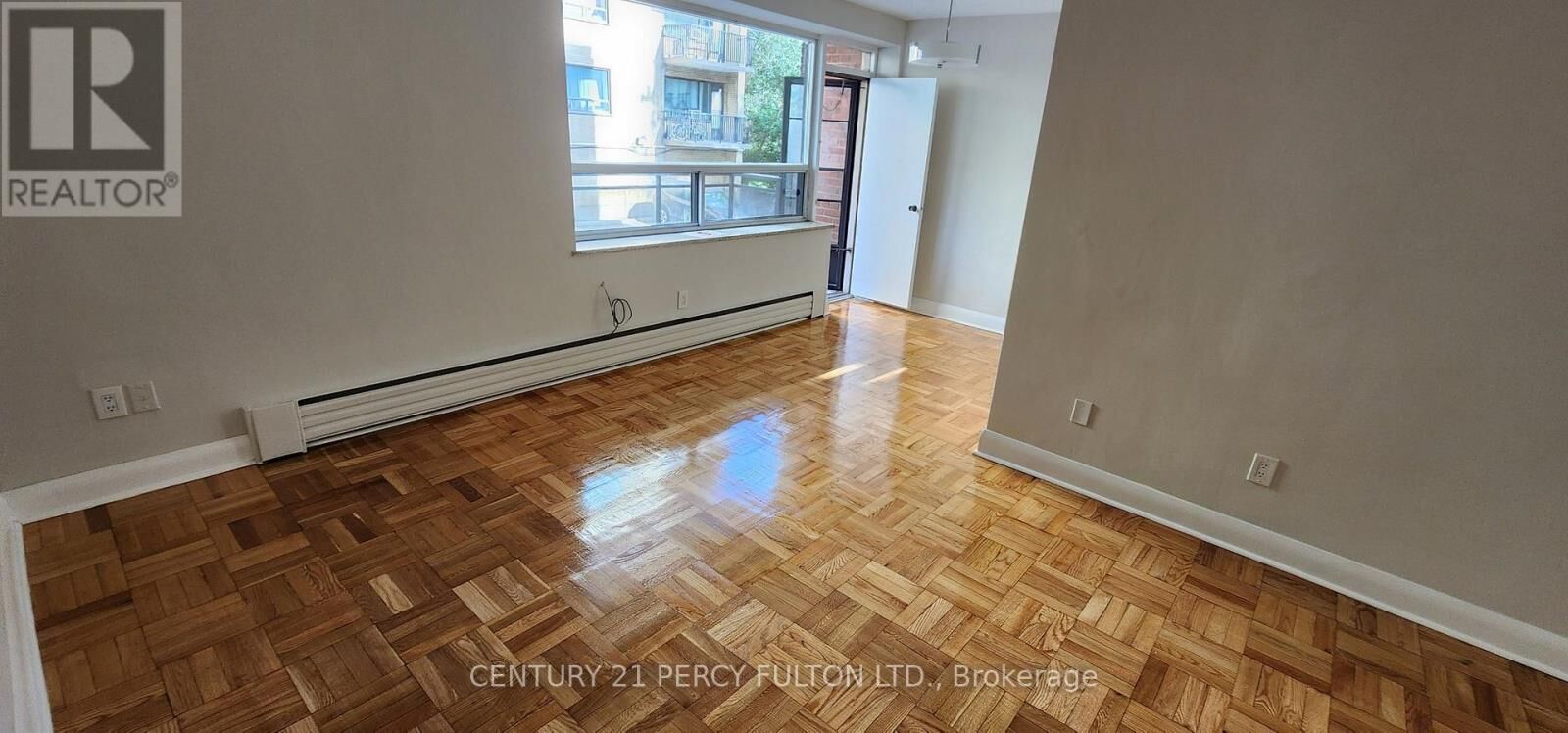 Property Photo: 837 Roselawn Avenue 203 ON M6B 1B5