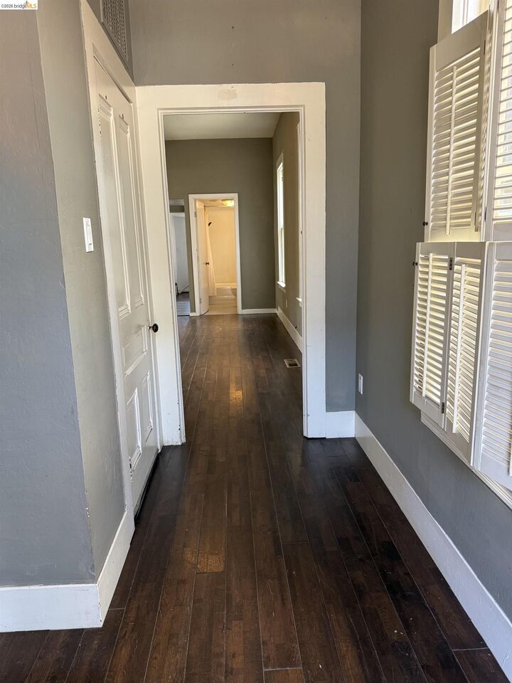 Property Photo:  249 15th St  CA 94801 