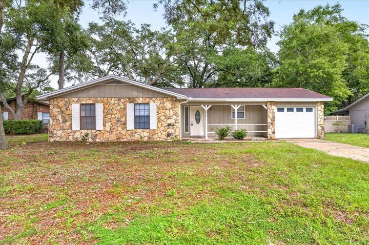 Property Photo:  127 Patti Cove  FL 32578 