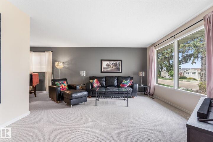 Property Photo:  16807 98 Avenue NW  AB T5P 0G9 