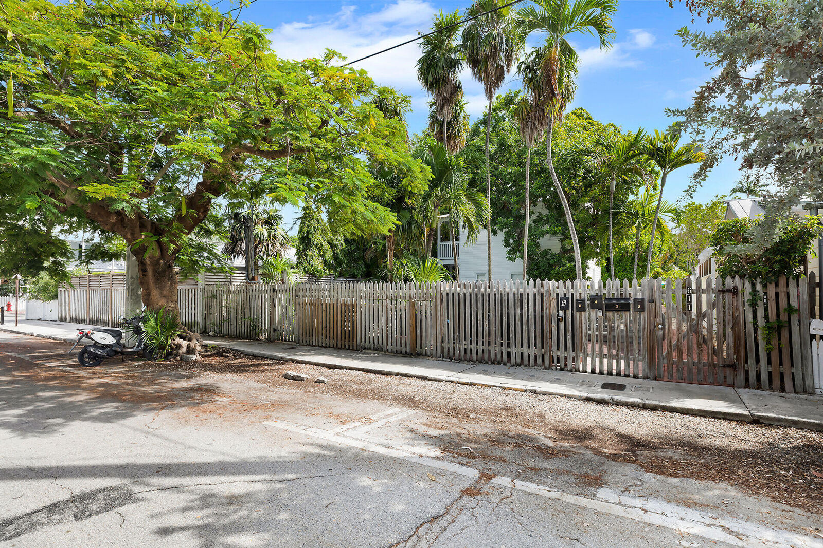 Property Photo:  611 Grinnell Street Apt 6  FL 33040 