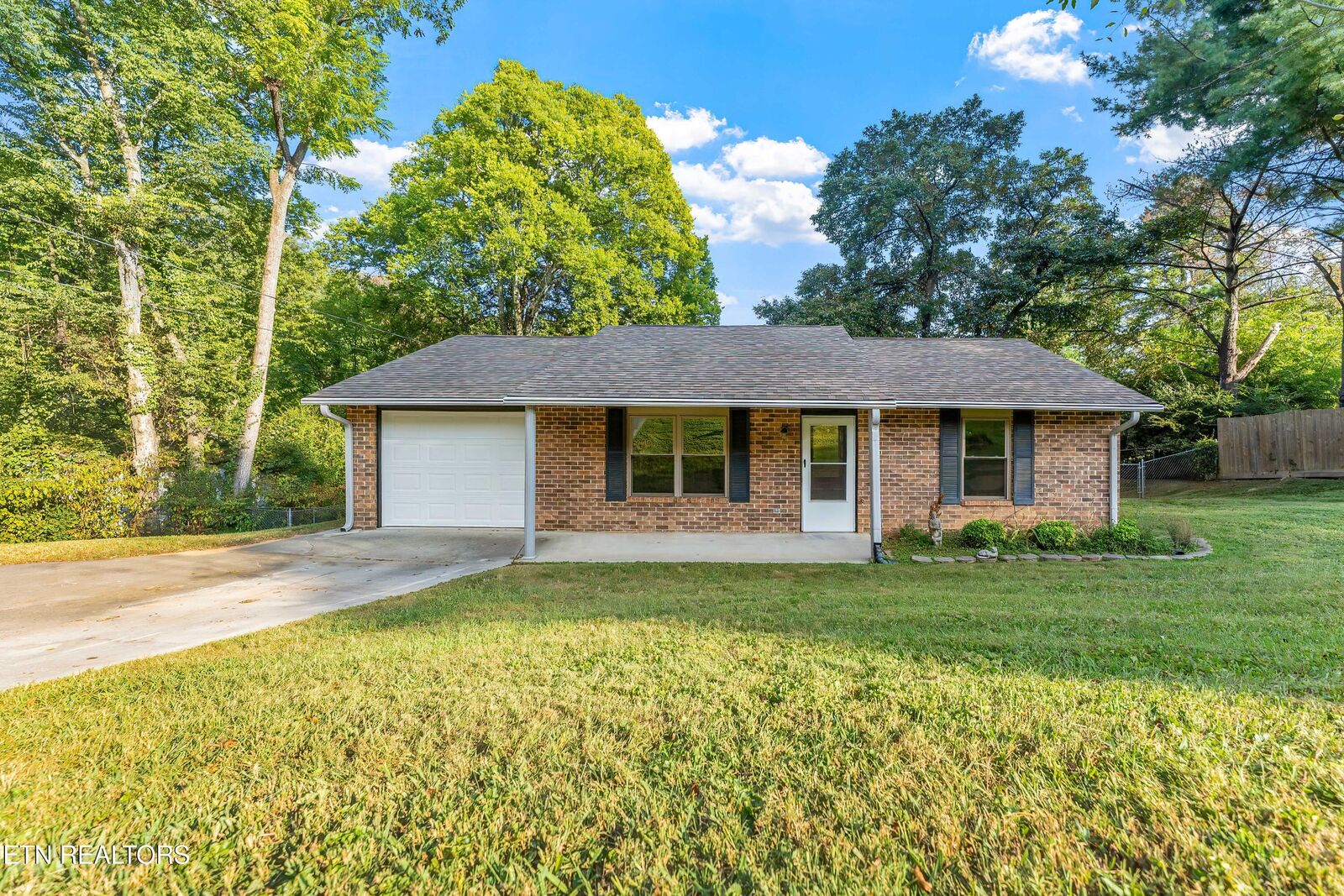 Property Photo: 11318 Snyder Rd TN 37932