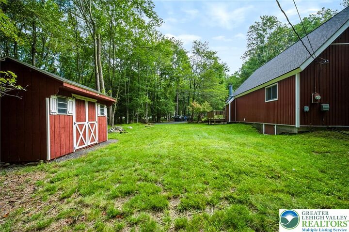 Property Photo:  161 Linden Loop  PA 18346 