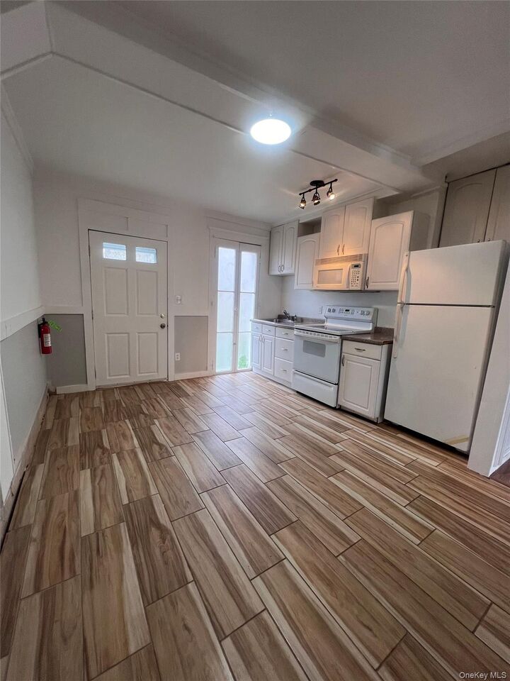 Property Photo: 67 Old Albany Post Road 6 NY 12572