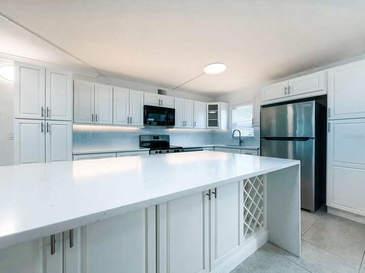 Property Photo: 7625 Sun Island Drive S 101 FL 33707