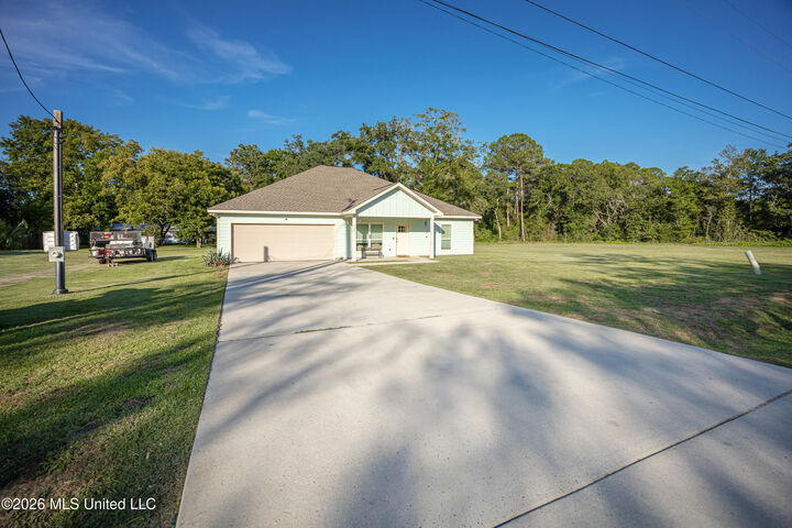 Property Photo:  516 Maple Street  MS 39564 