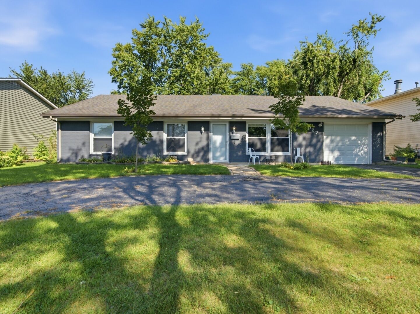 Property Photo: 7927 Sherwood Circle IL 60133