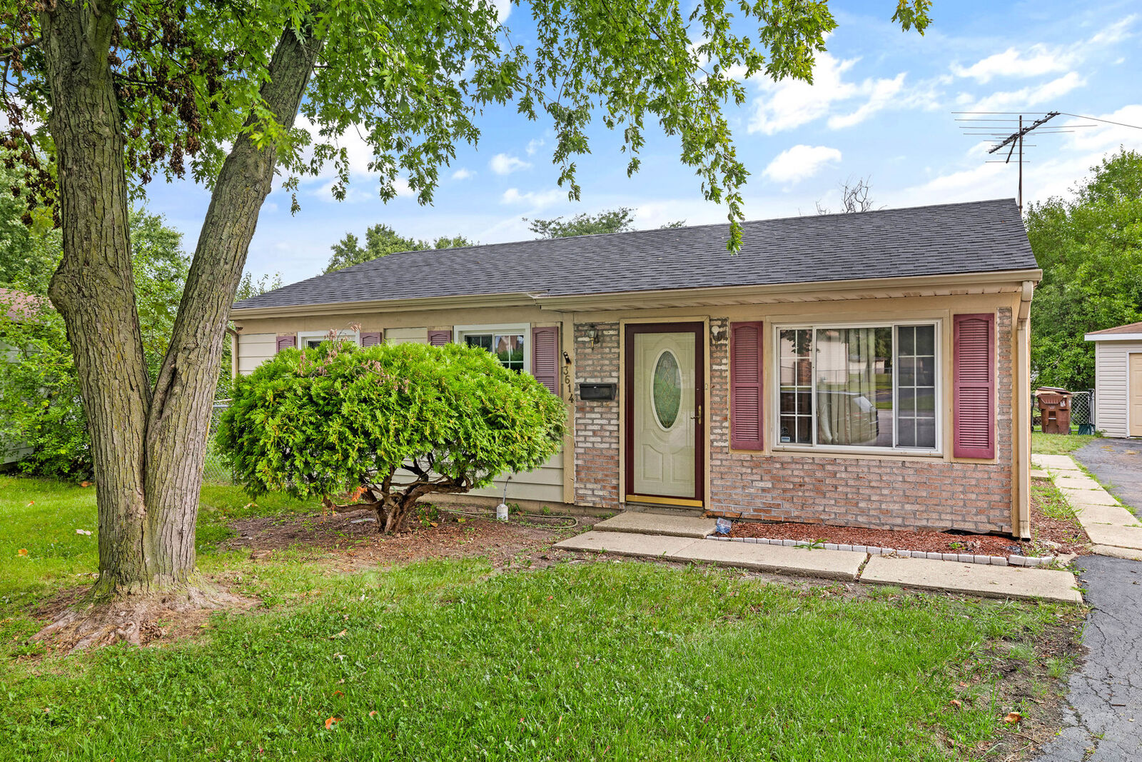 Property Photo: 3614 Wheelwood Court IL 60429