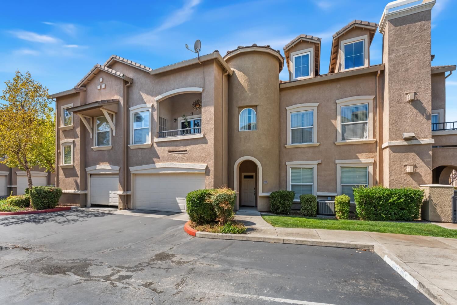 Property Photo:  5350 Dunlay Drive 3517  CA 95835 