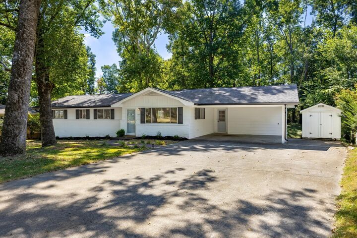 Property Photo:  1109 Peerless Drive NW  TN 37312 
