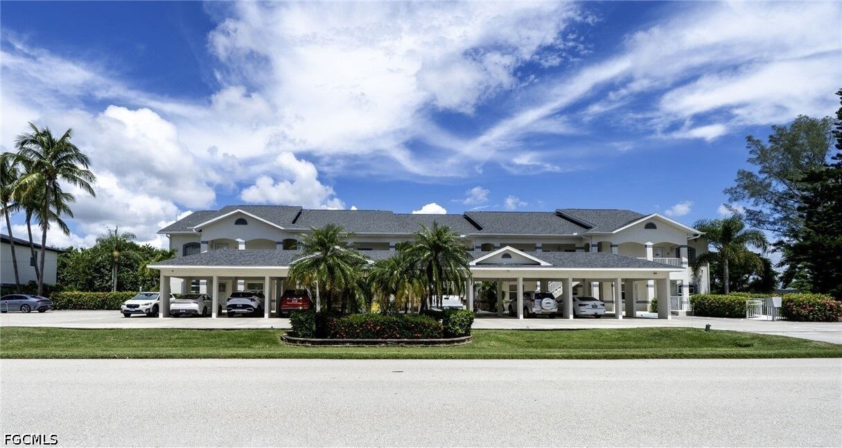 Property Photo: 615 Rose Garden Road 2 FL 33914