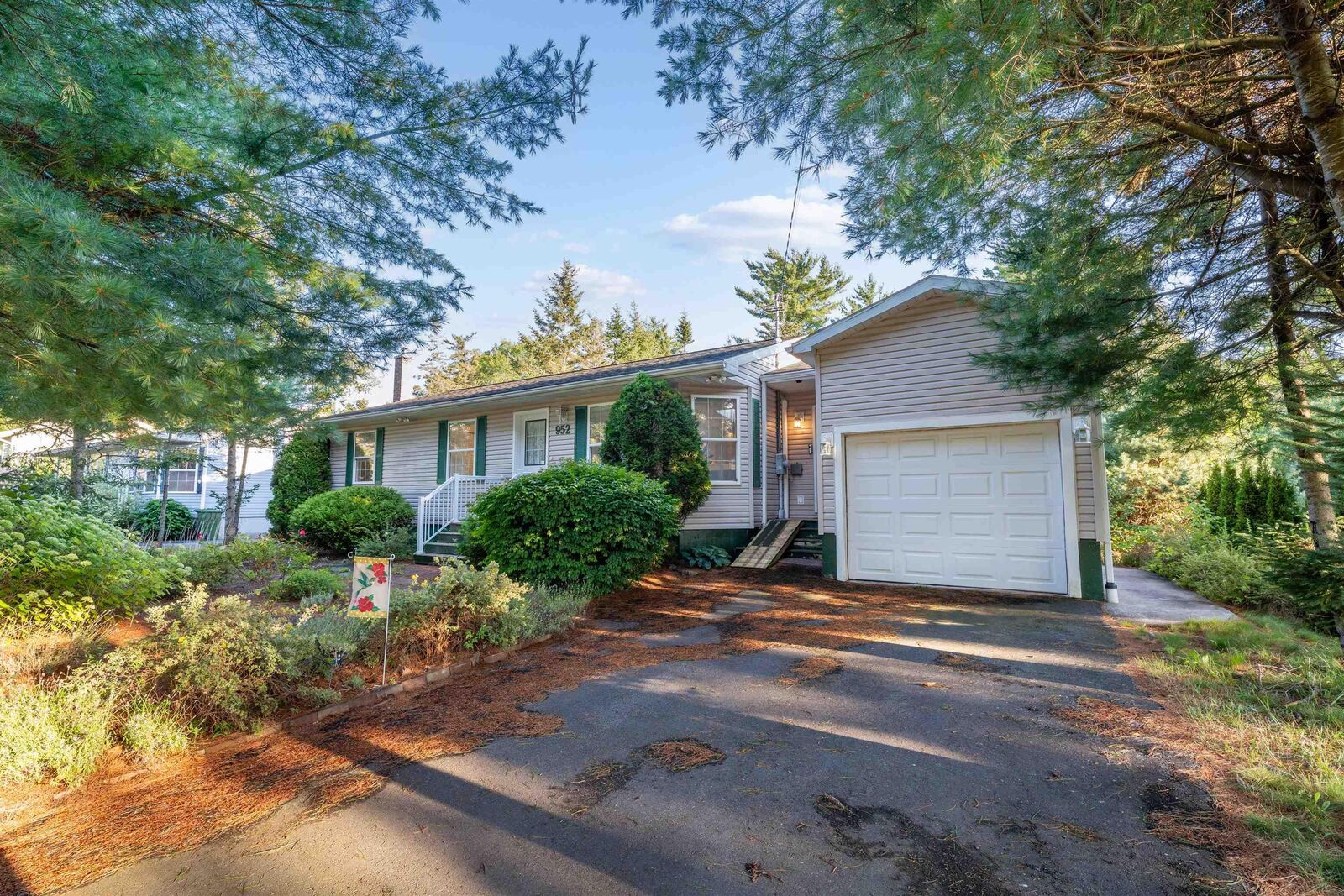 Property Photo:  952 Mary Avenue  NS B0P 1J0 