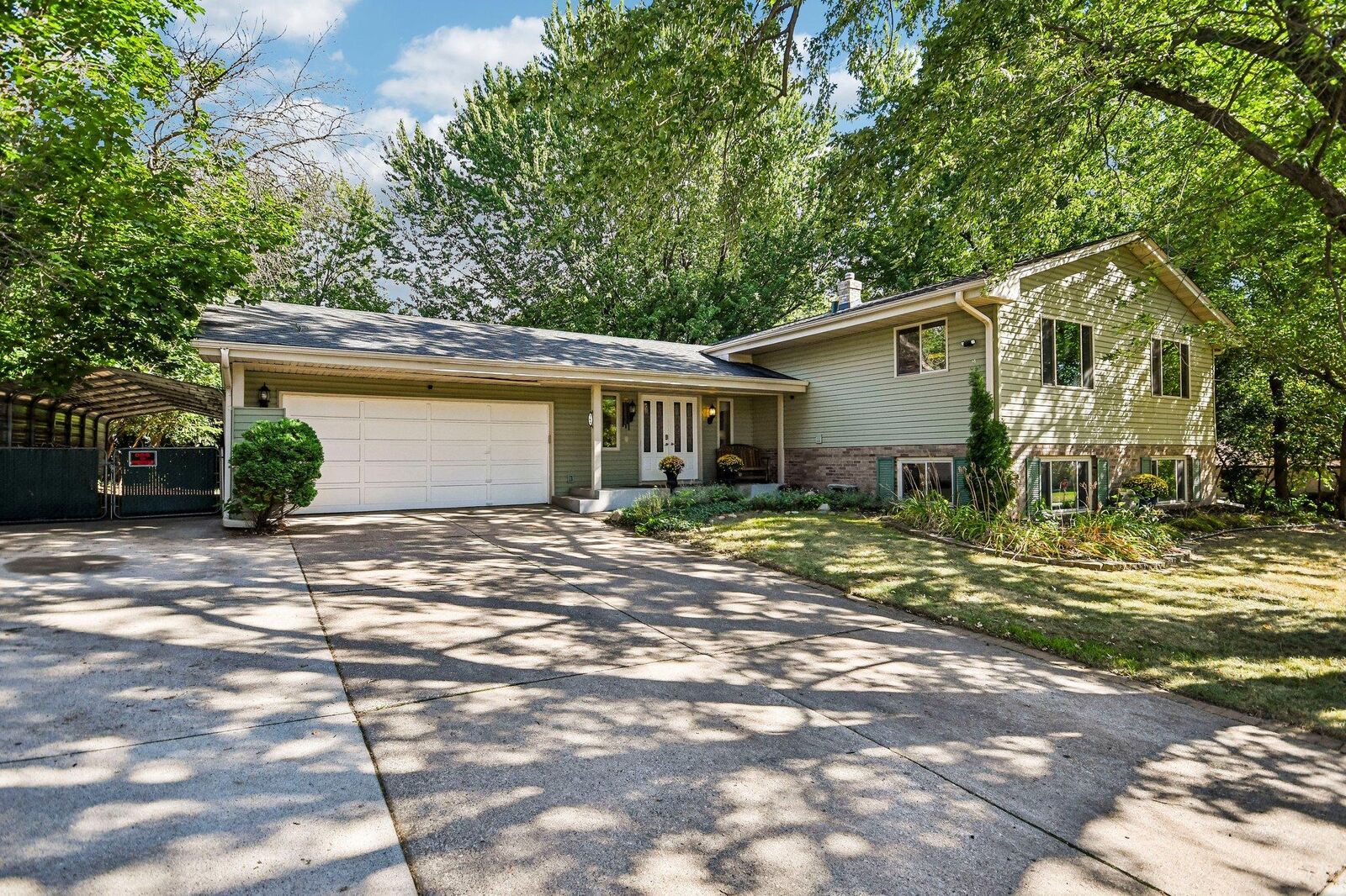 Property Photo:  767 Eldridge Avenue E  MN 55117 
