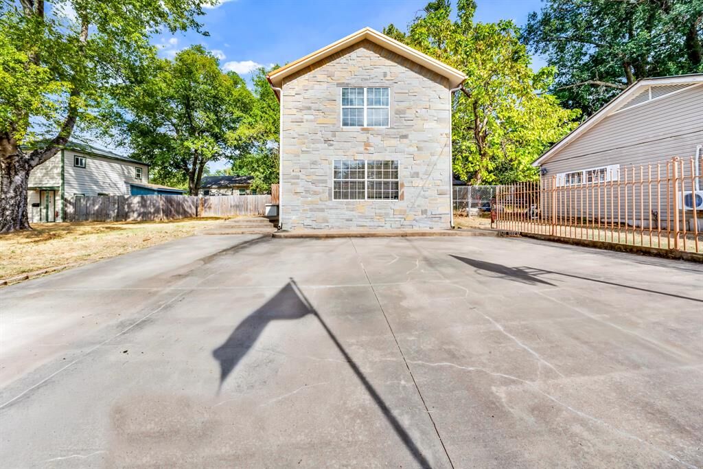 Property Photo:  716 Brinker Street  TX 75482 