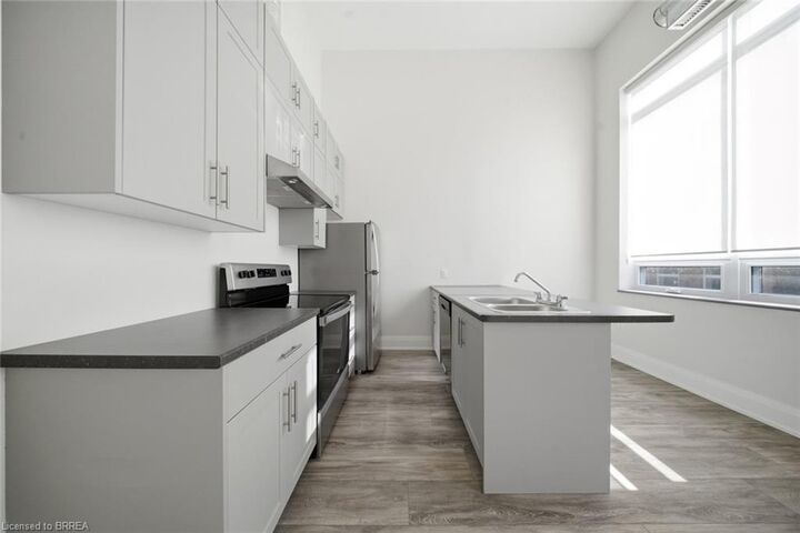 Property Photo:  11 Queen Street 303  ON N3T 3B1 