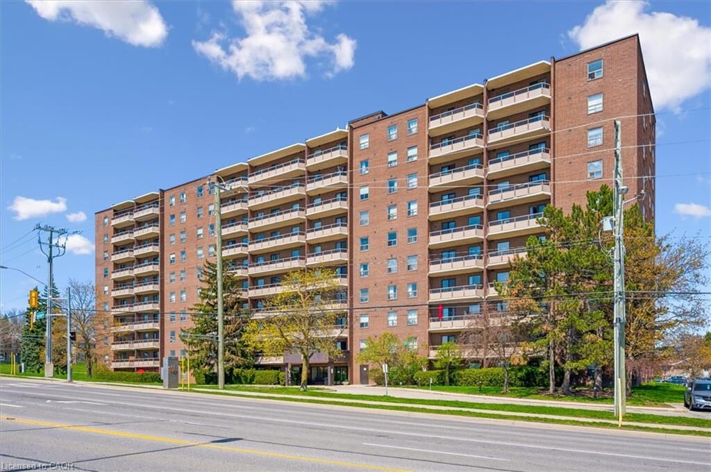 Property Photo:  1100 Courtland Avenue E 302  ON N2C 2H9 