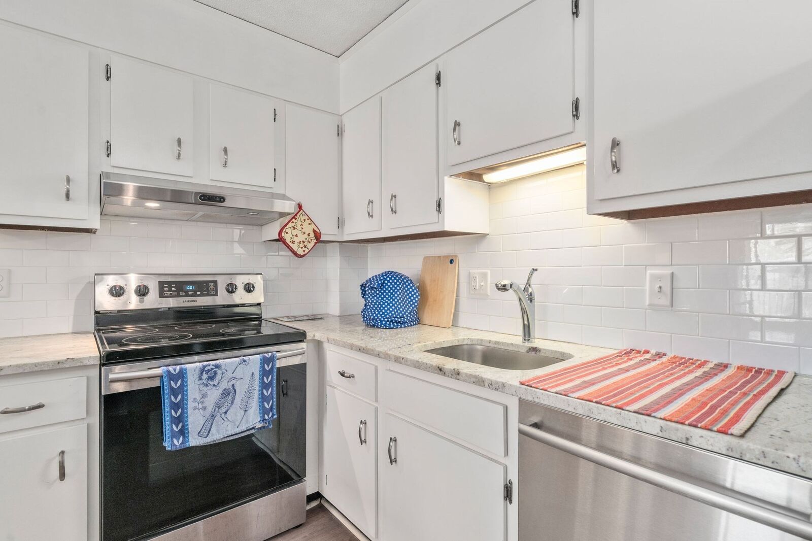 Property Photo: 164 Galen St 53 MA 02472