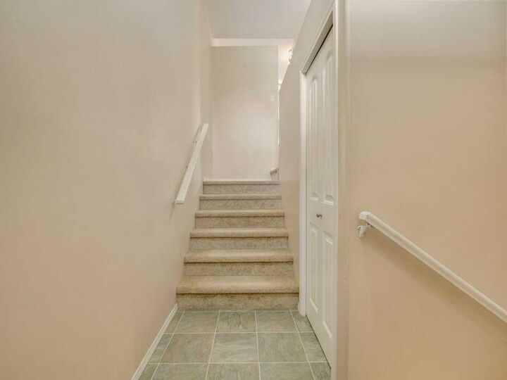Property Photo:  20 Mt Sundance Road W  AB T1J 0B6 