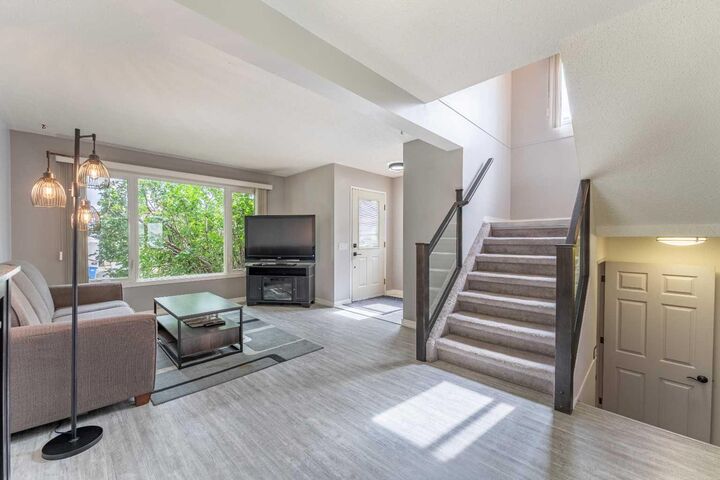 Property Photo:  40 Fonda Crescent SE  AB T2A 5S6 