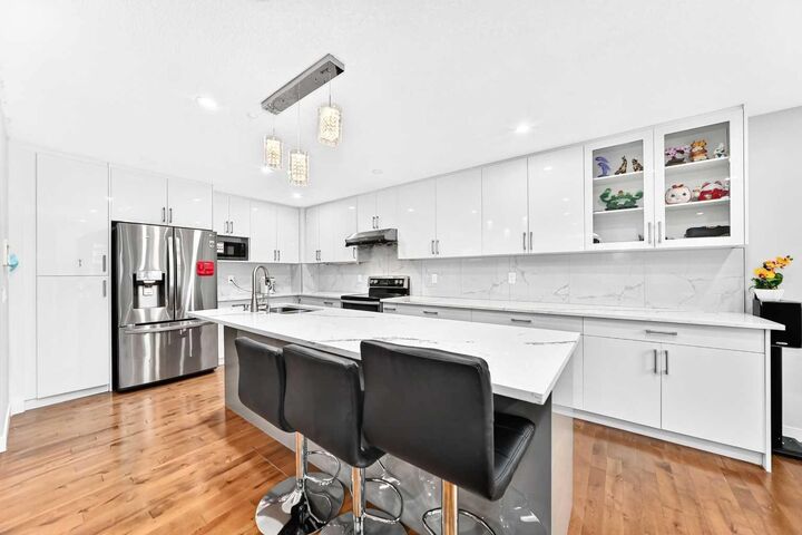Property Photo:  22 Hidden Creek Drive NW  AB T3A 6A5 