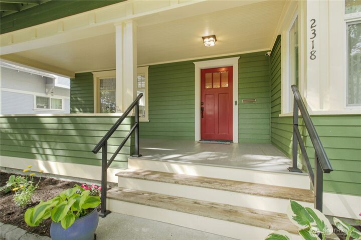 Property Photo: 2318 Baker Avenue WA 98201