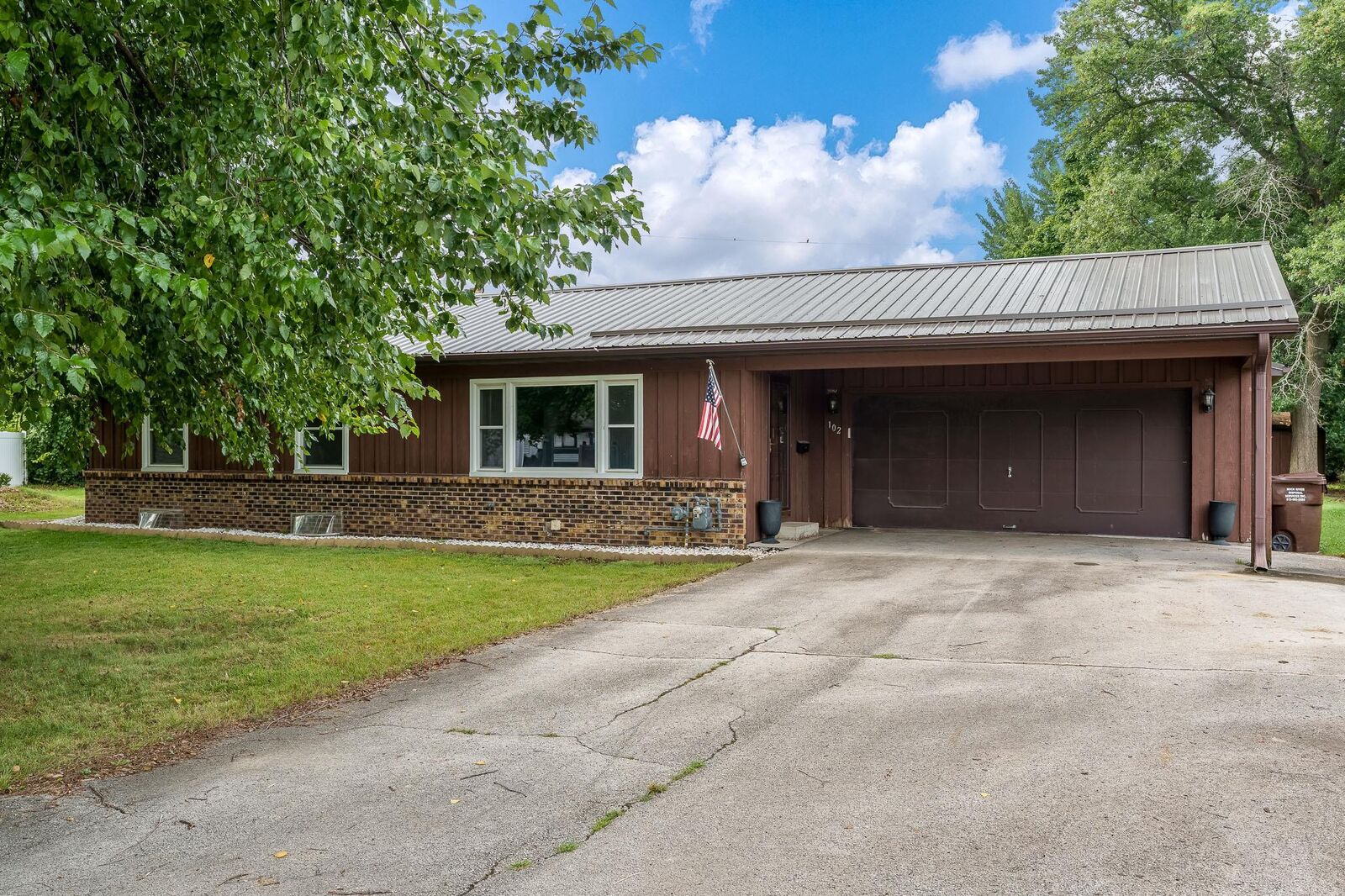 Property Photo:  102 Bunn Drive  IL 61072 